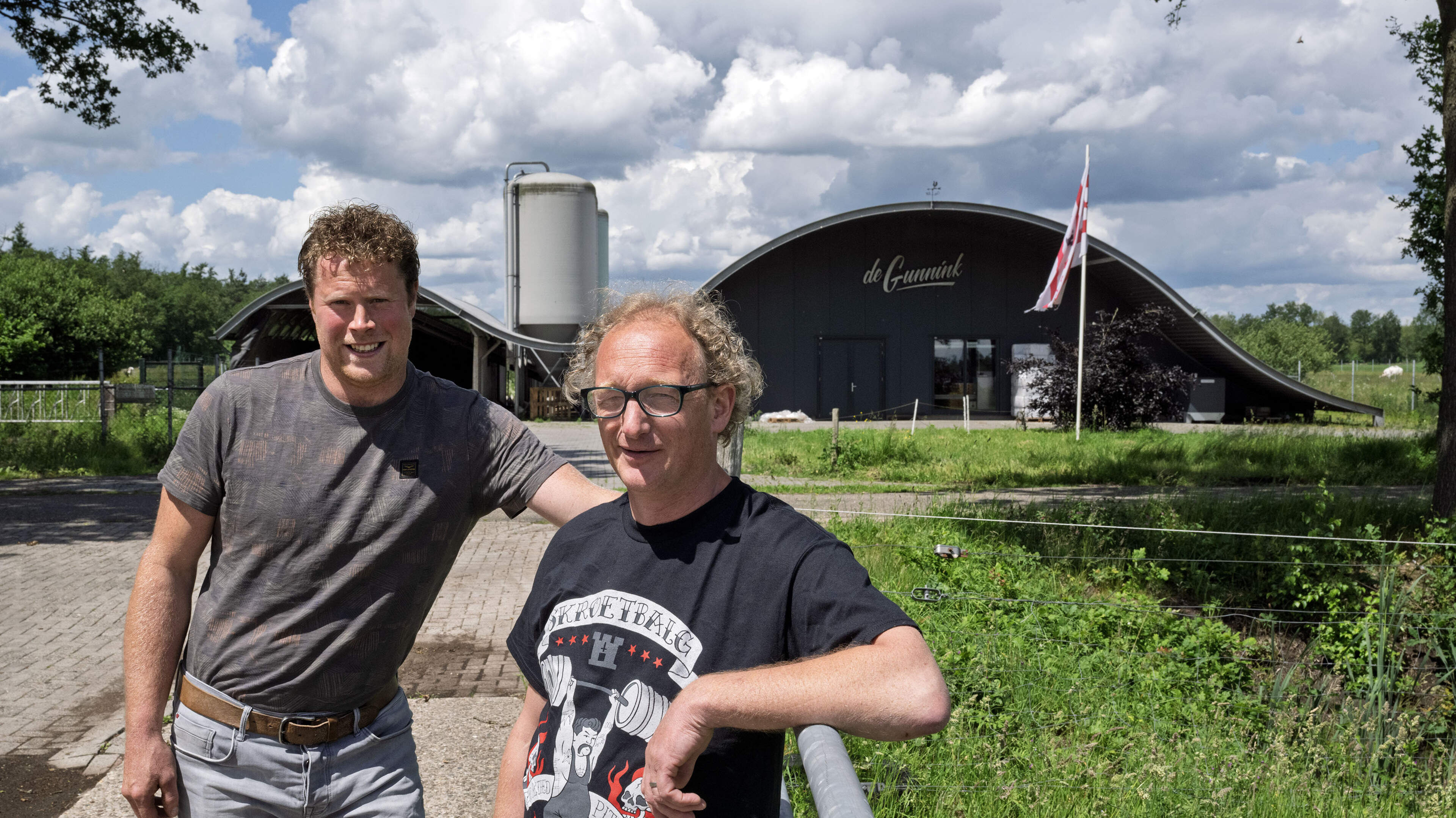 Zorgen bij boeren Hans (49) en Edwin (34) over stikstofplan provincie Drenthe. ‘Wil niet weer met mi