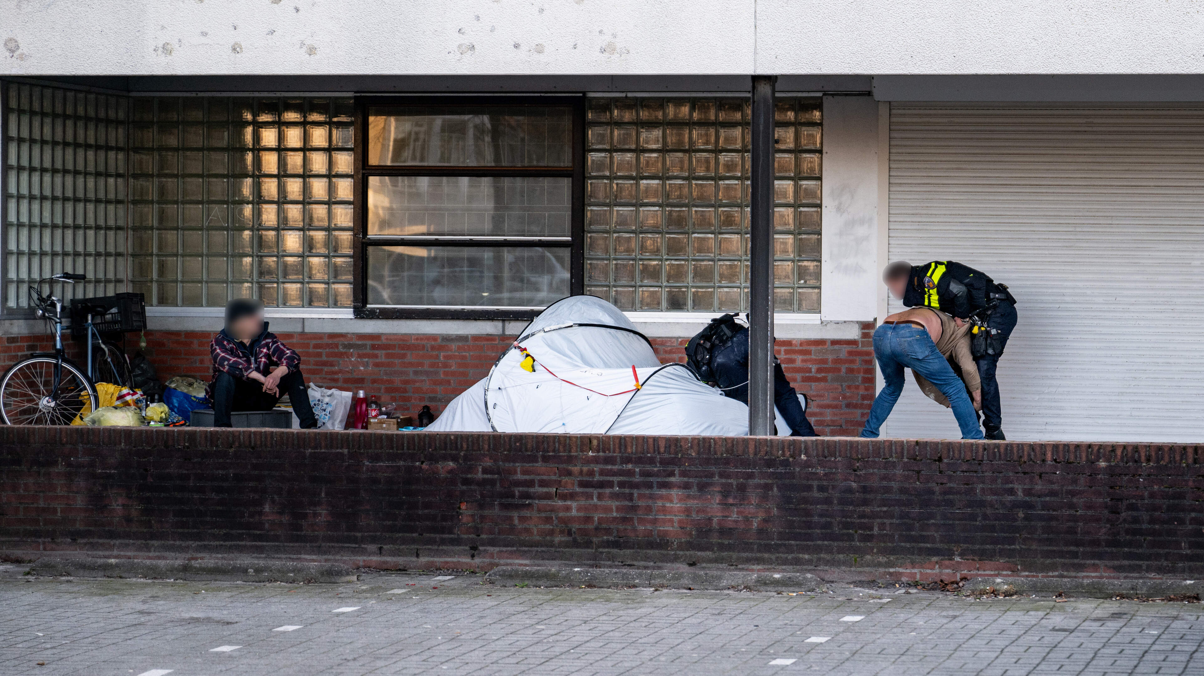 Bekende huisjesmelker uit Kropswolde aangehouden na vechtpartij met agenten in Hoogezand