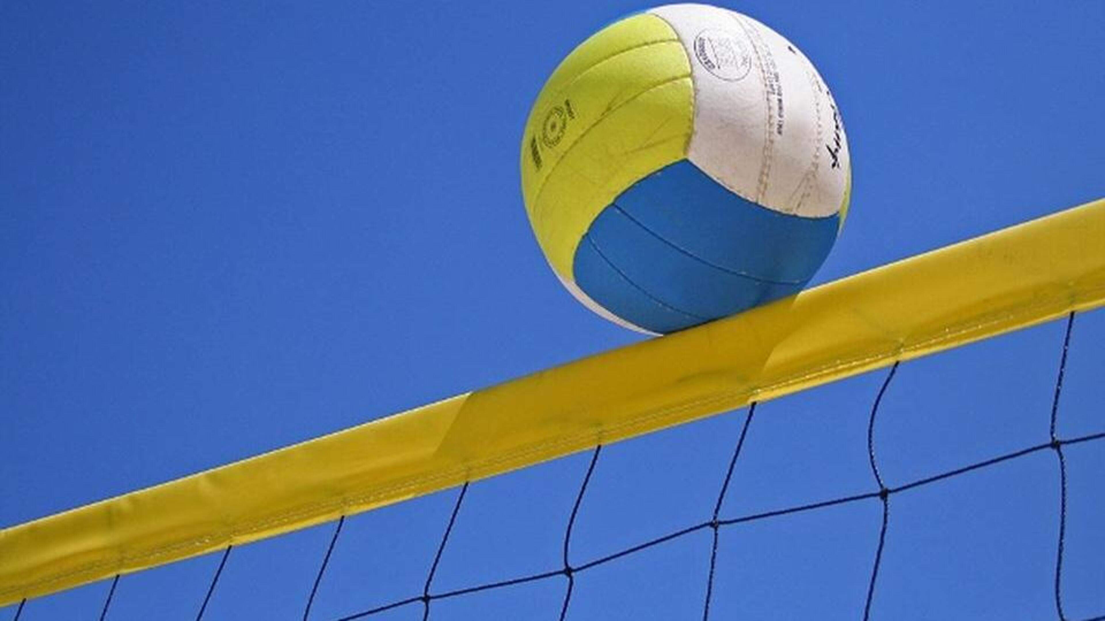 Beachvolleybalplezier in Bovensmilde. 'Het draait vooral om gezelligheid'