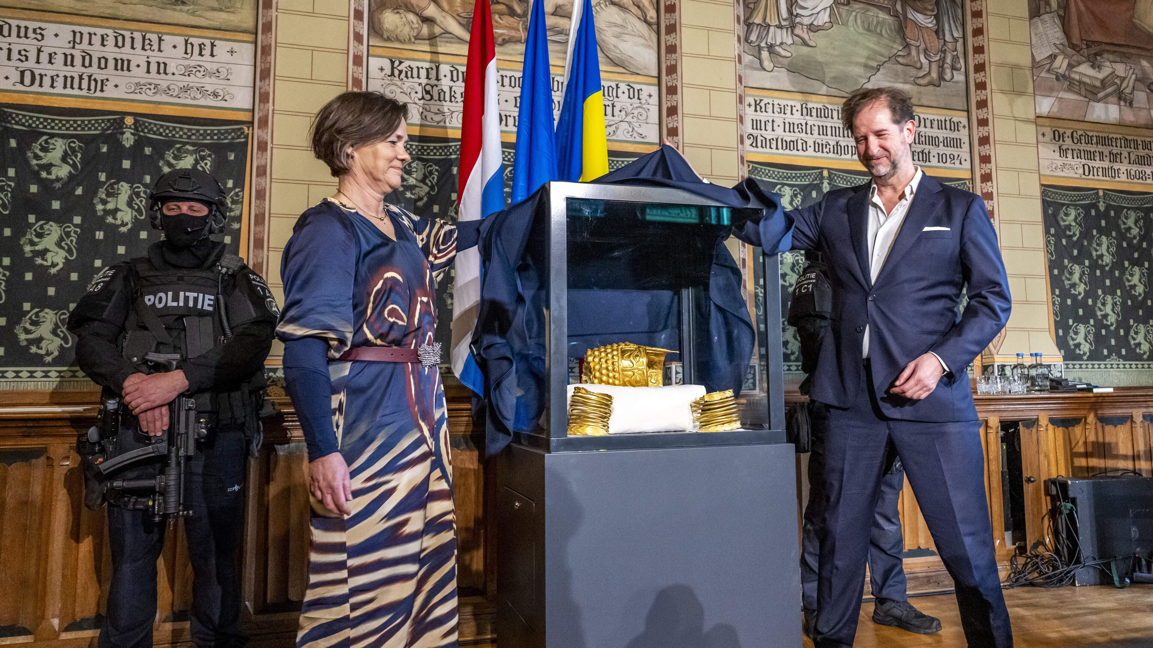 Directeuren van Drents Museum liggen met elkaar overhoop. ’Hij wilde met de eer van de gouden helm g