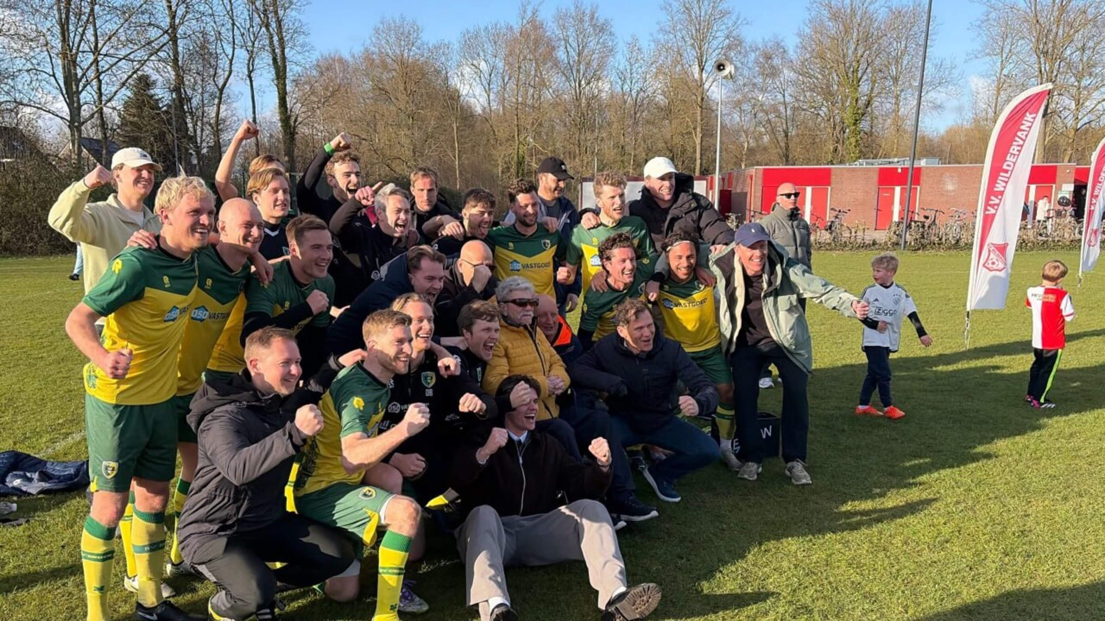 Groen Geel kan titel ruiken na zege op Wildervank. ‘Nu nog vanavond op de fiets de biermarathon afle