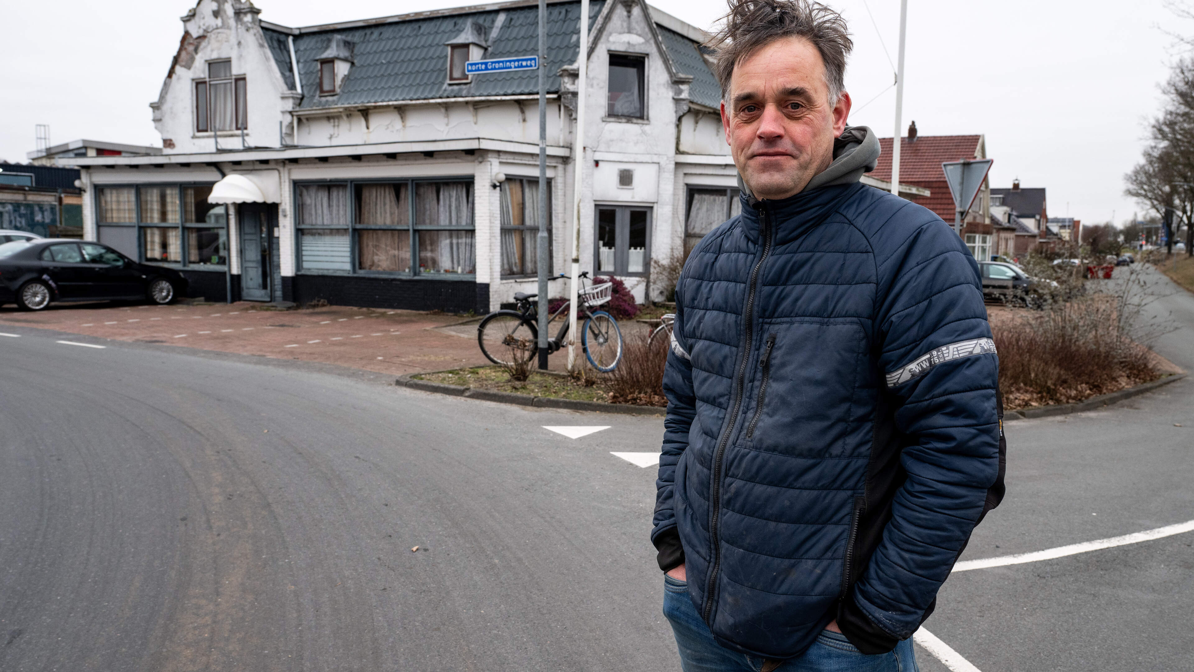 Huurders moeten binnen twee maanden vertrekken uit verpauperd Hotel de Boer in Foxhol. Verhuurder Bi