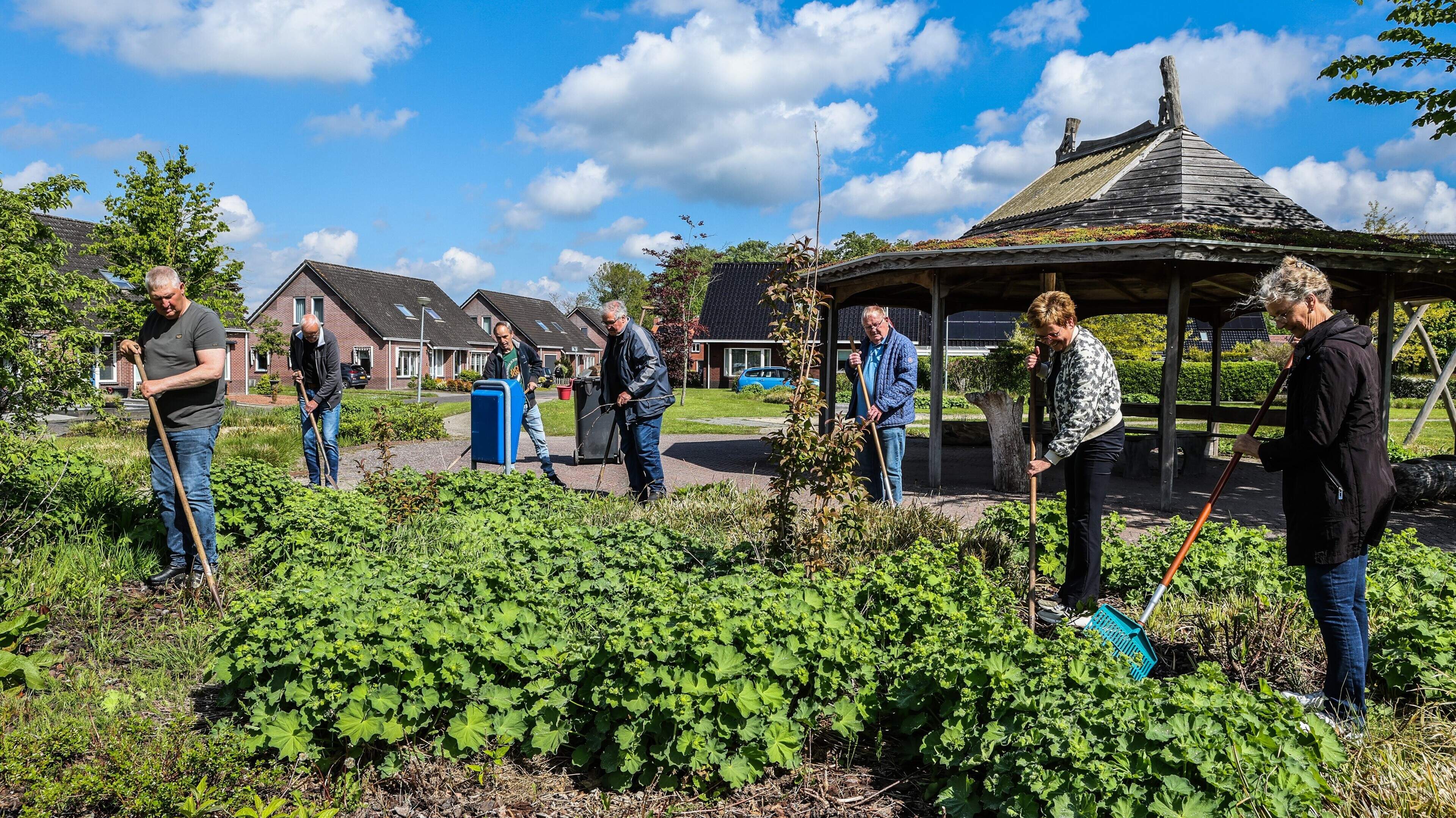 Bewoners opgelucht dat ze Harm Luppenspark in Finsterwolde niet meer uit eigen zak hoeven te maaien.