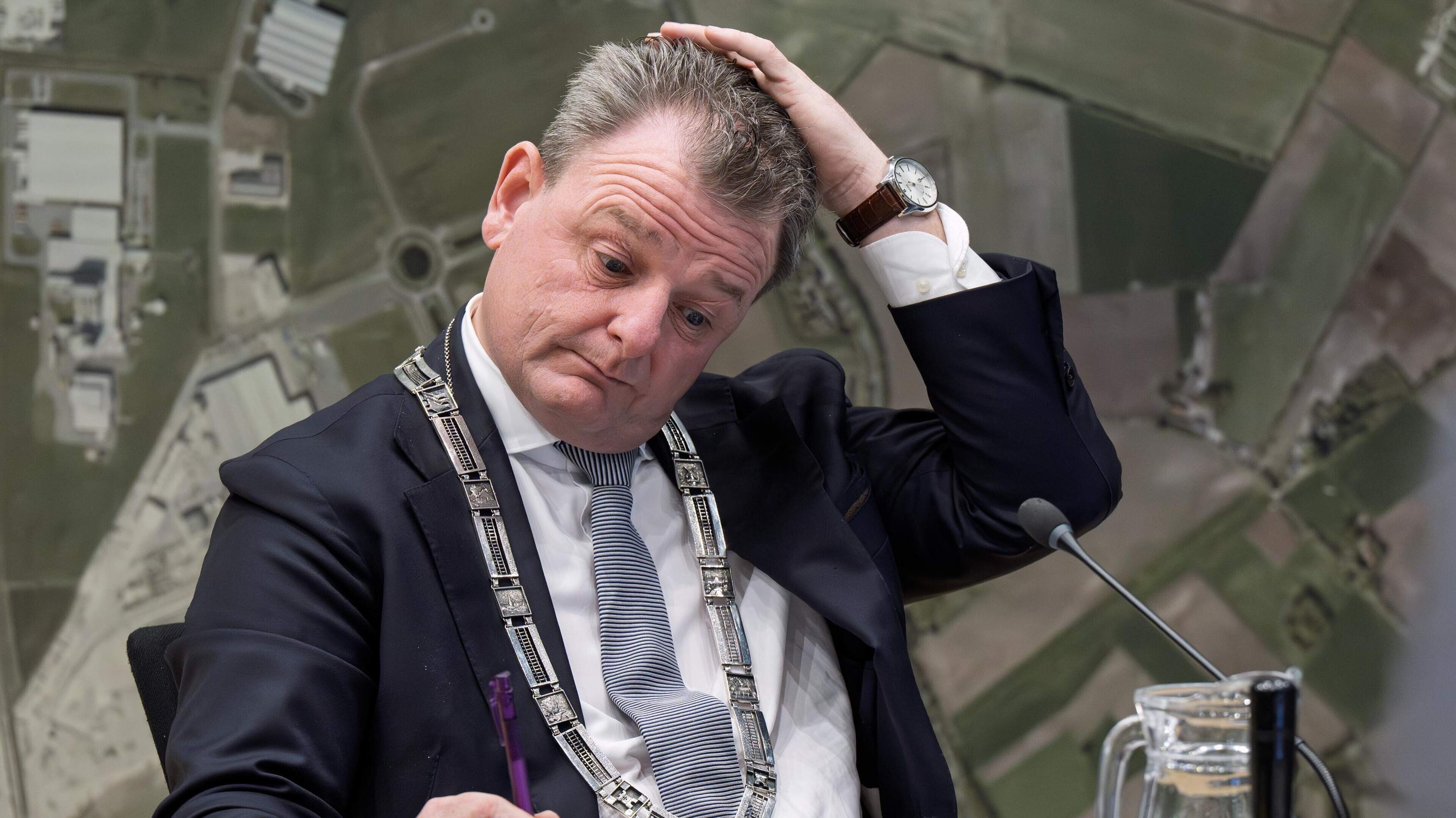 Burgemeester Bergsma van Coevorden over de rellen in Tuindorp: ’Om een azc kun je hekken plaatsen, o