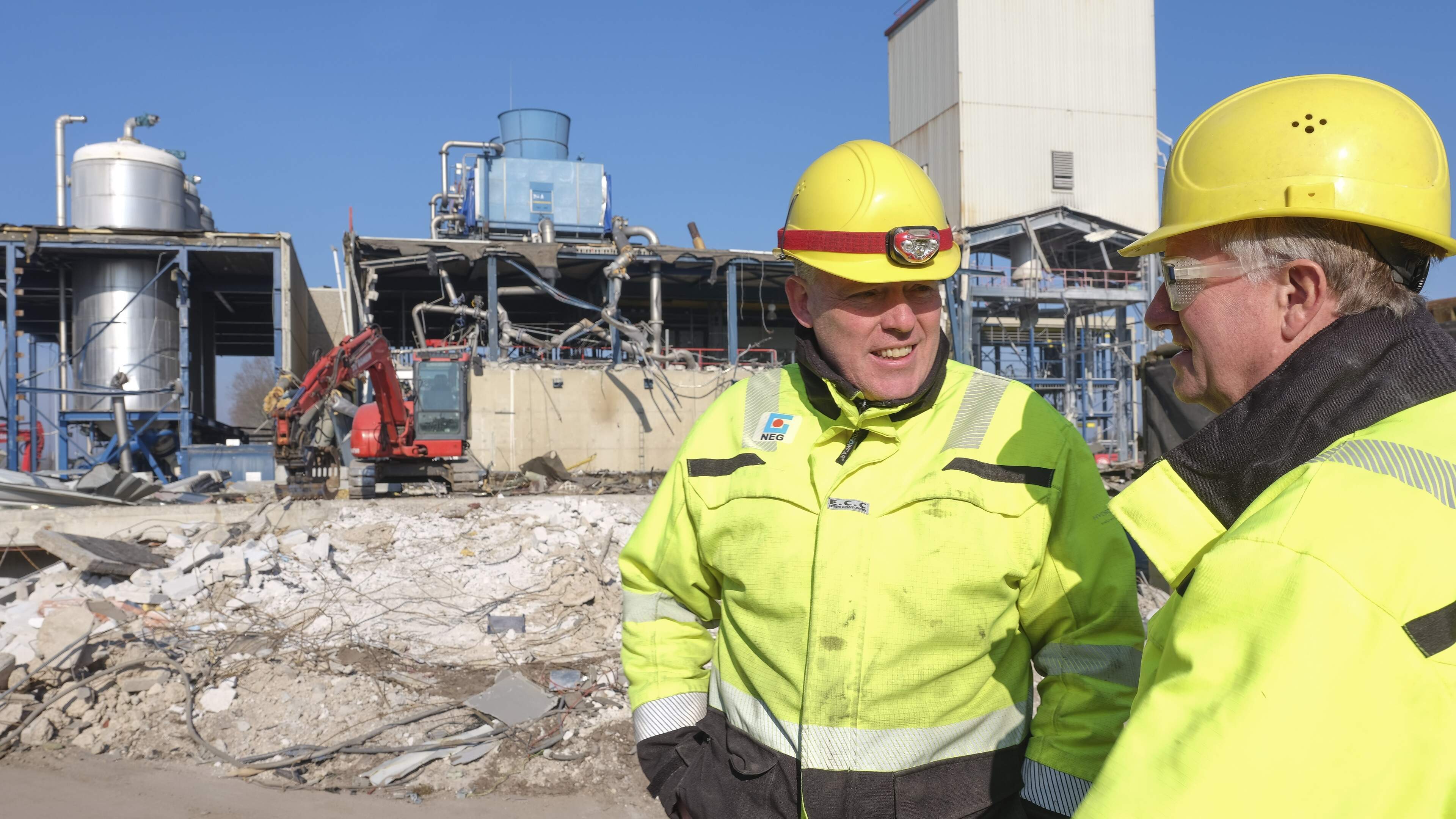 Bekijk hier hoe Silenka-fabriek wordt gesloopt. Hoe de trots van Westerbroek verandert in een maanla