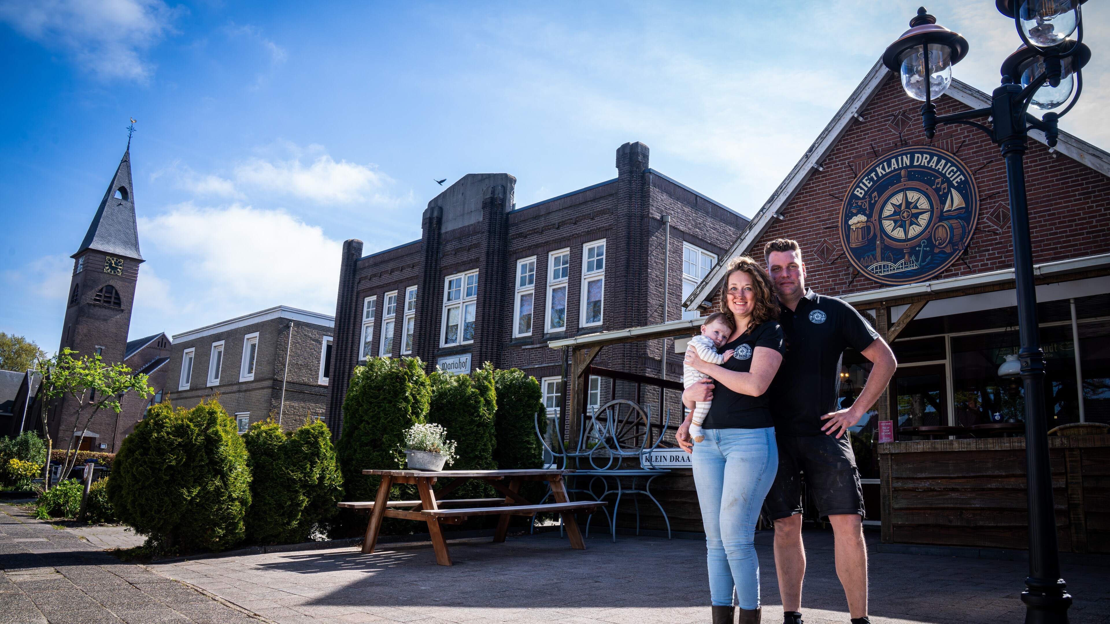 Eric (37) en Malou (35) blazen café Bie ‘t Klain Draaigie in Emmer-Compas nieuw leven in