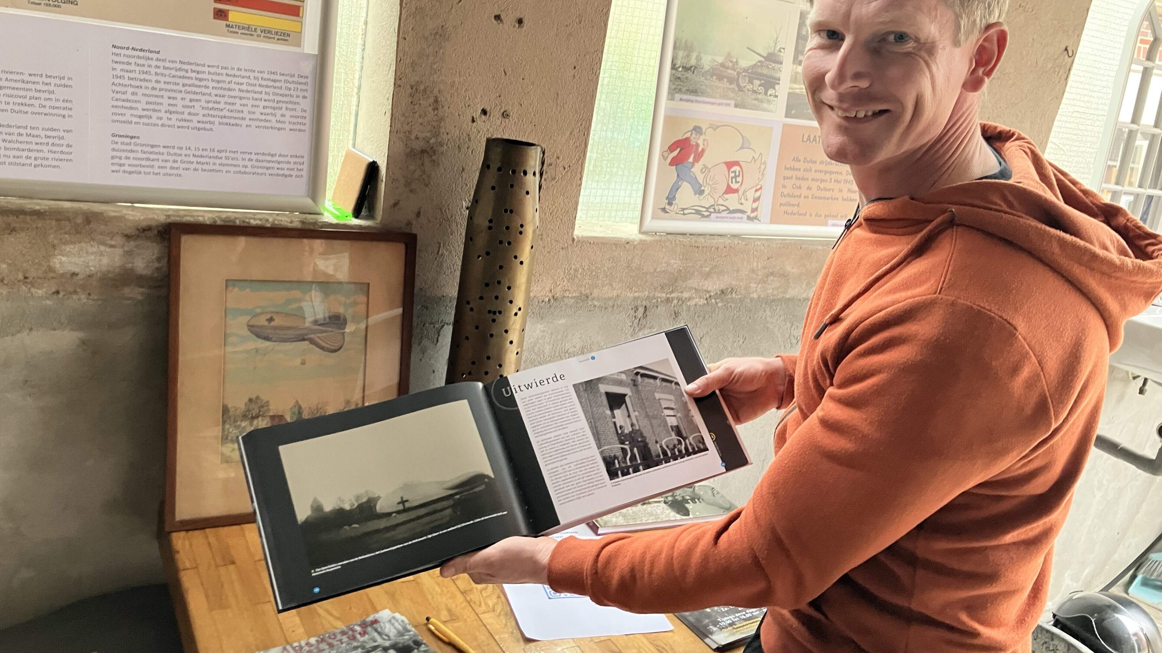 Ties van Oorlogsmuseum Middelstum wordt verrast door bijzondere voorwerpen. ‘Deze illegale zender is