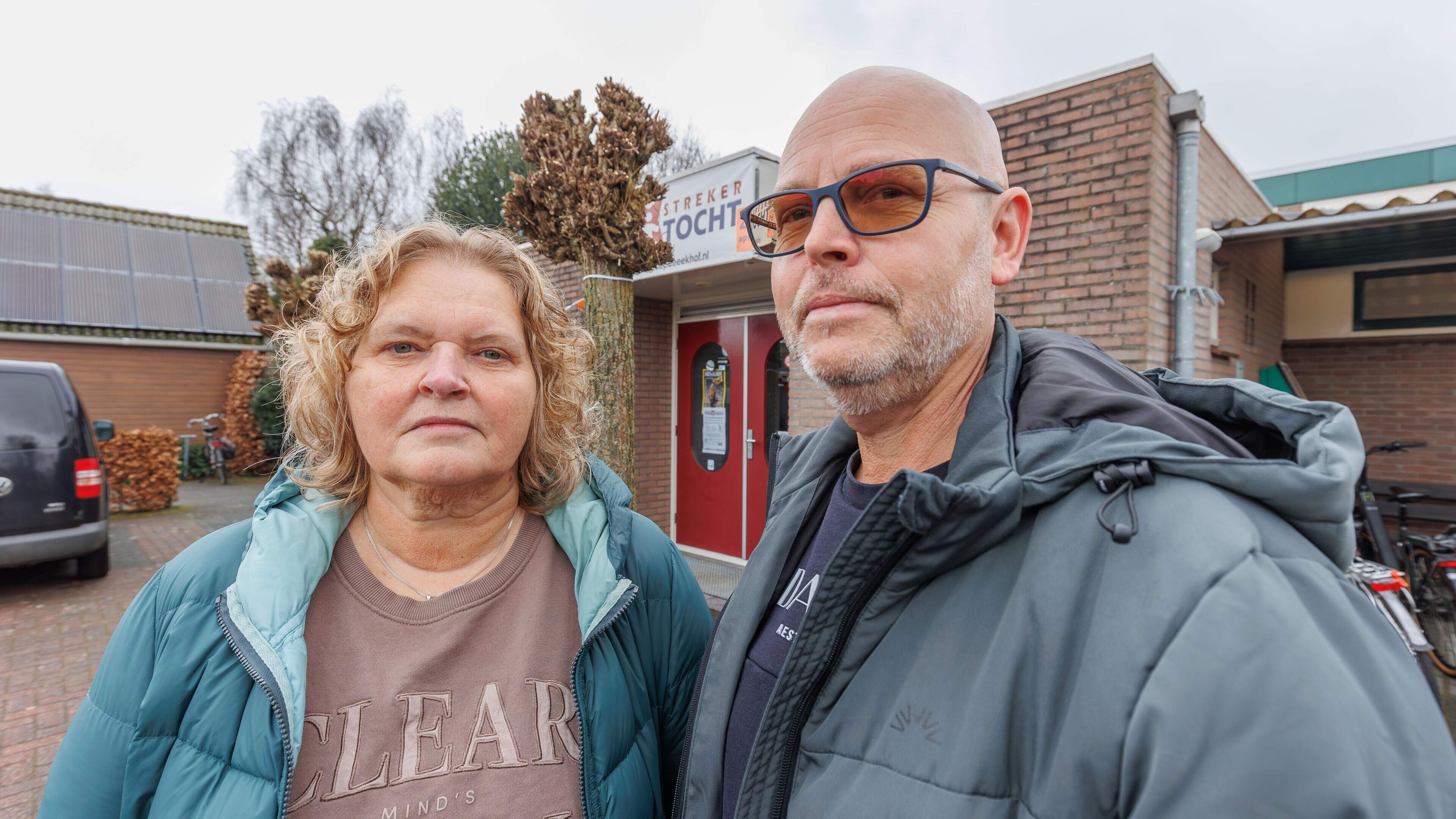 Inwoners Ekehaar bijgepraat over aardbeving tijdens bijeenkomst. ‘Ik zag een scheur en er lag gruis’