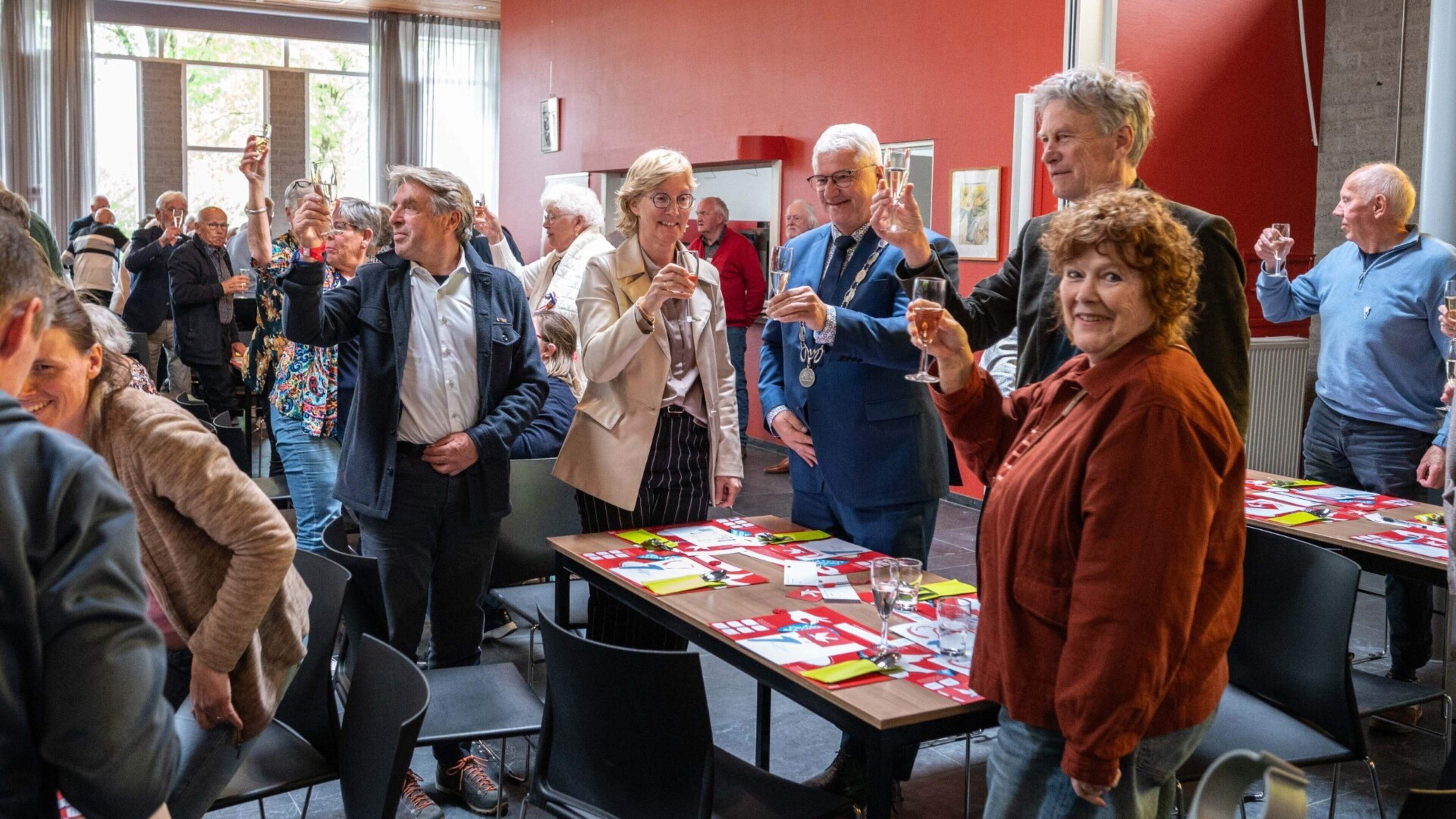 Westerbork viert vrijheid met een maaltijd en een lezing van Pieter Jan Hagens