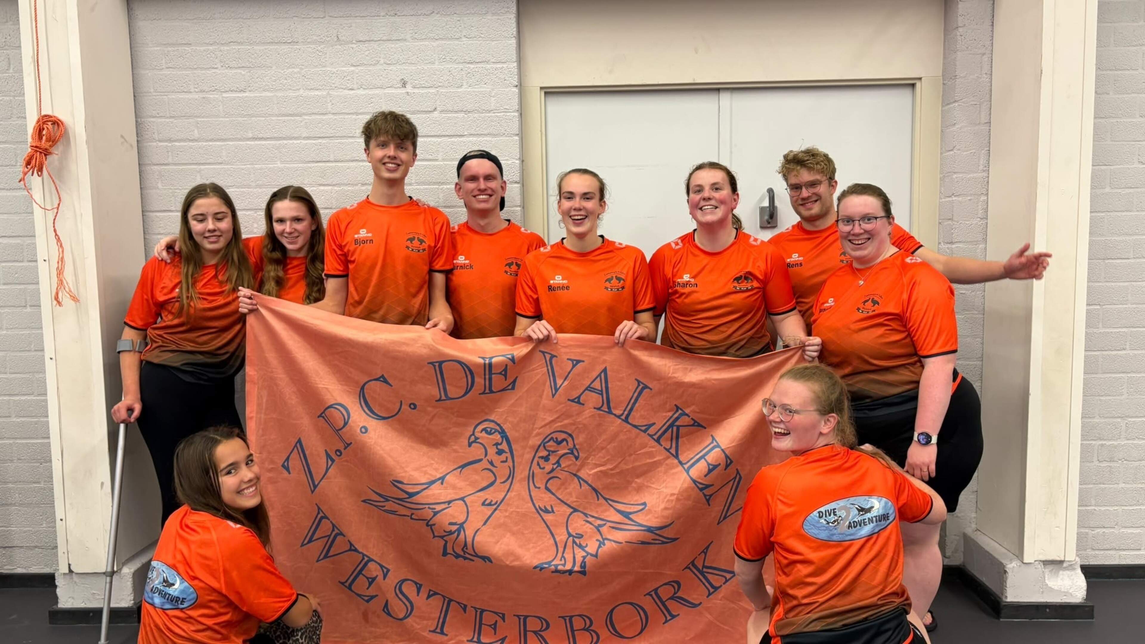 Met een reünie komt een eind aan een 60-jarig tijdperk. Zwemvereniging De Valken bereikt de finish