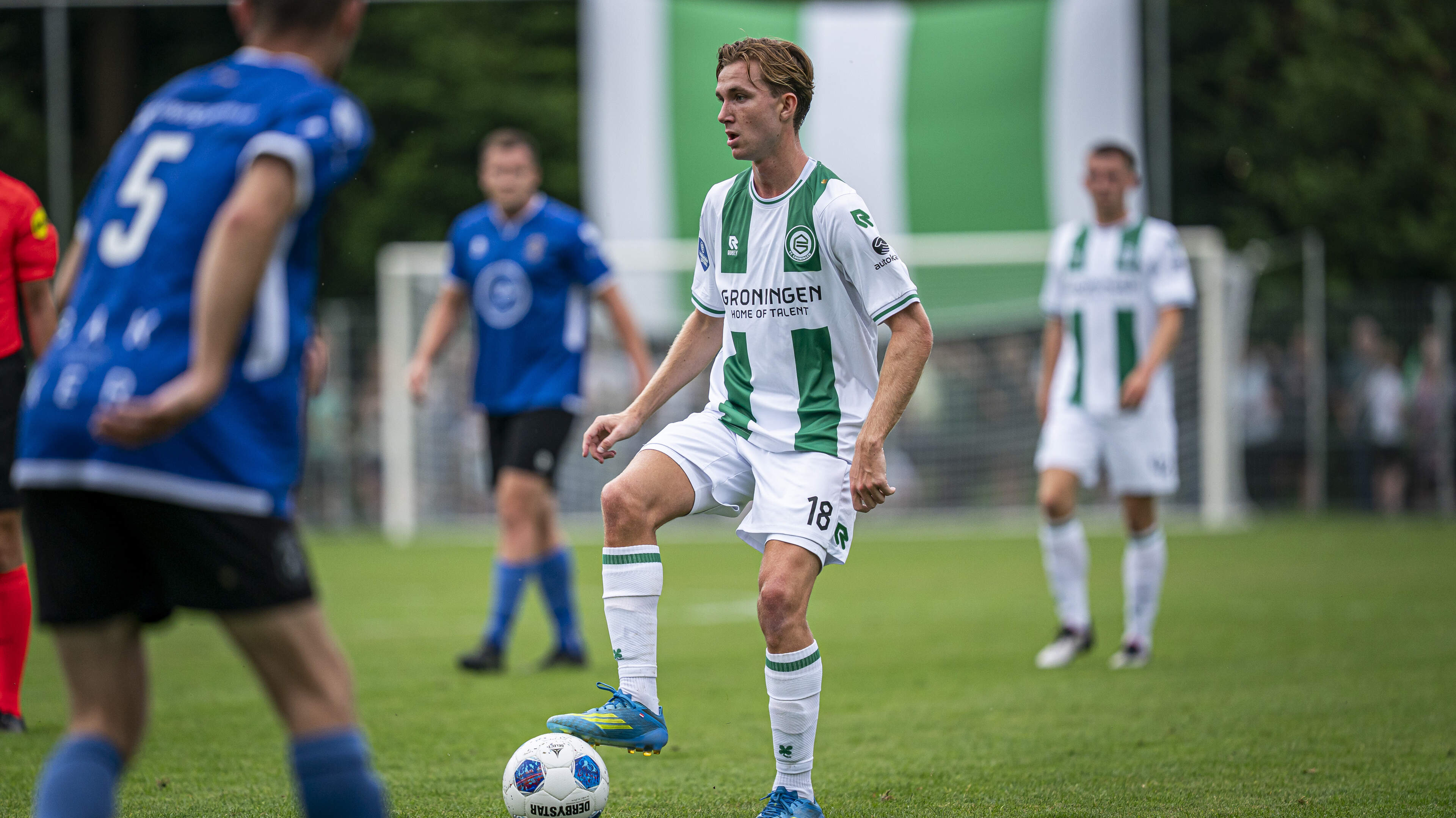 FC Groningen is weer los en wint ruim van Peize, dat nog wel een droom van een doelpunt maakt