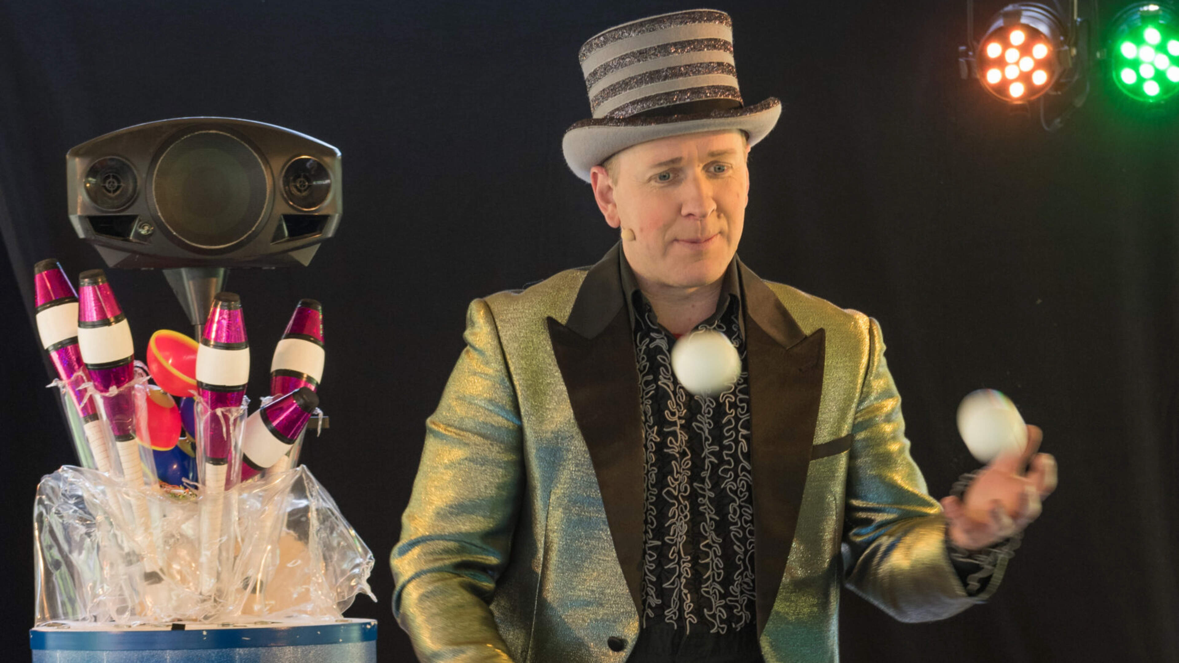 Ven van Circus. Centrum van Veendam wordt één grote piste