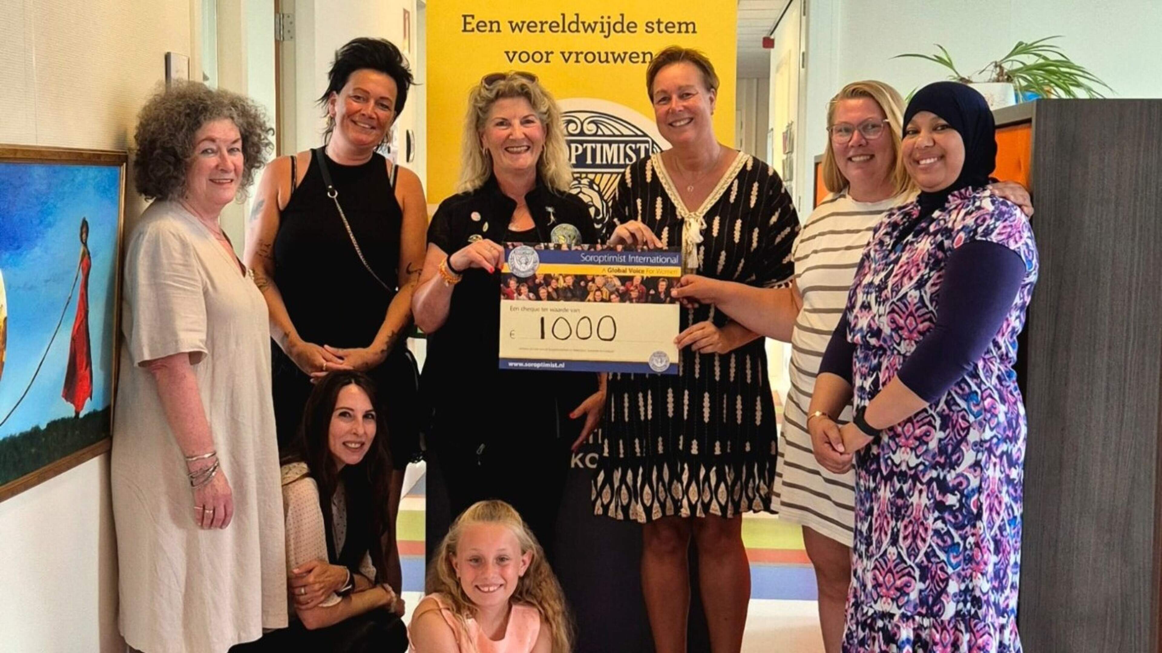 Soroptimisten steunen moeders. Cheque voor deBasis